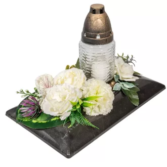   Sírdísz téglalap fekete műanyag tálban üvegmécsessel és vegyes selyemvirággal M23x28cm    