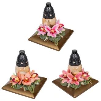   Sírdísz négyzetes arany műanyag tálban üvegmécsessel és selyemvirággal M21x17cm 
